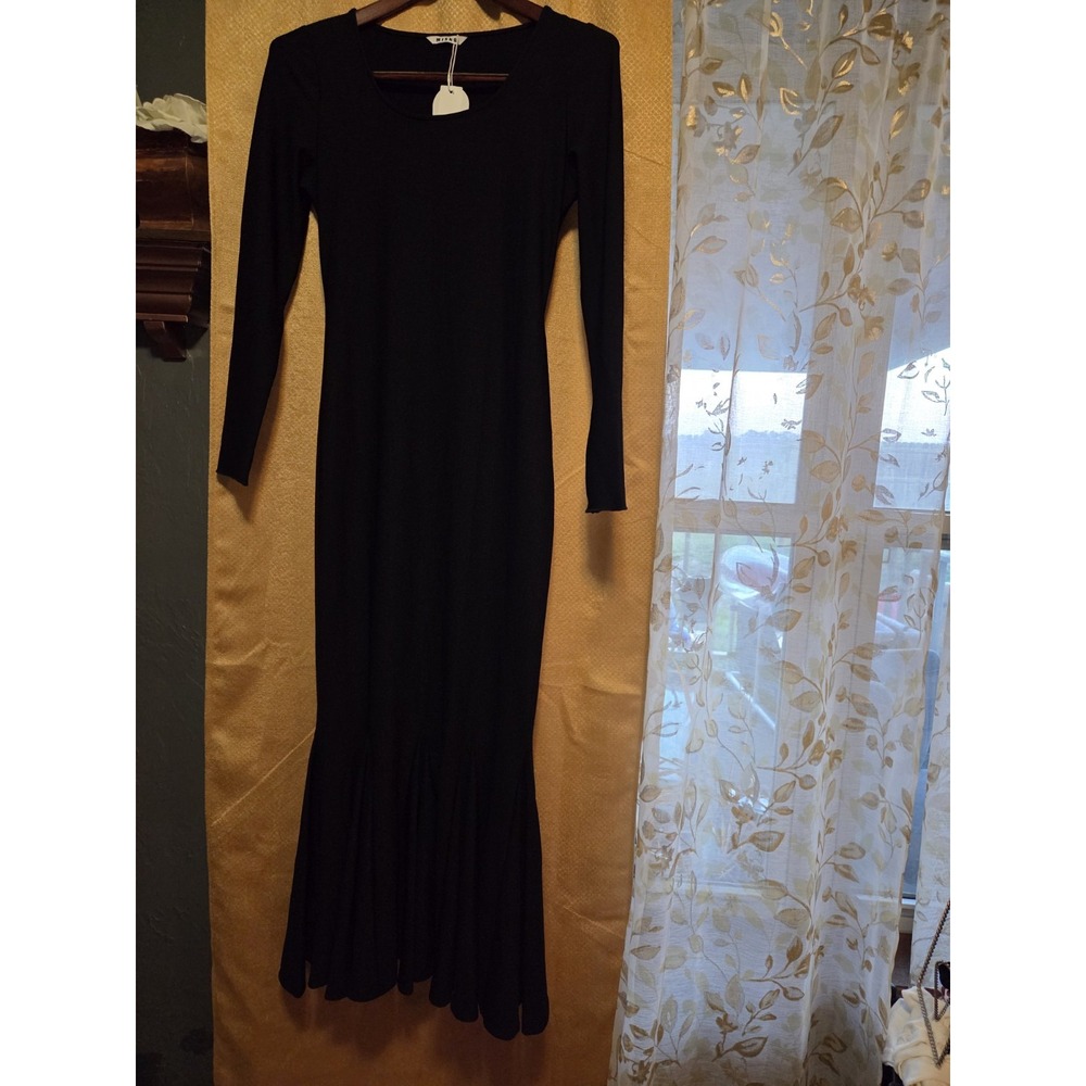 MISNG black ribbed knit maxi dress women's size S, ruffled mermaid hem, vampy